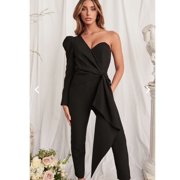 NEW SEASON Gorgeous Lavish Alice puff sleeve asymmetric jumpsuit in black - Picture 2 of 9
